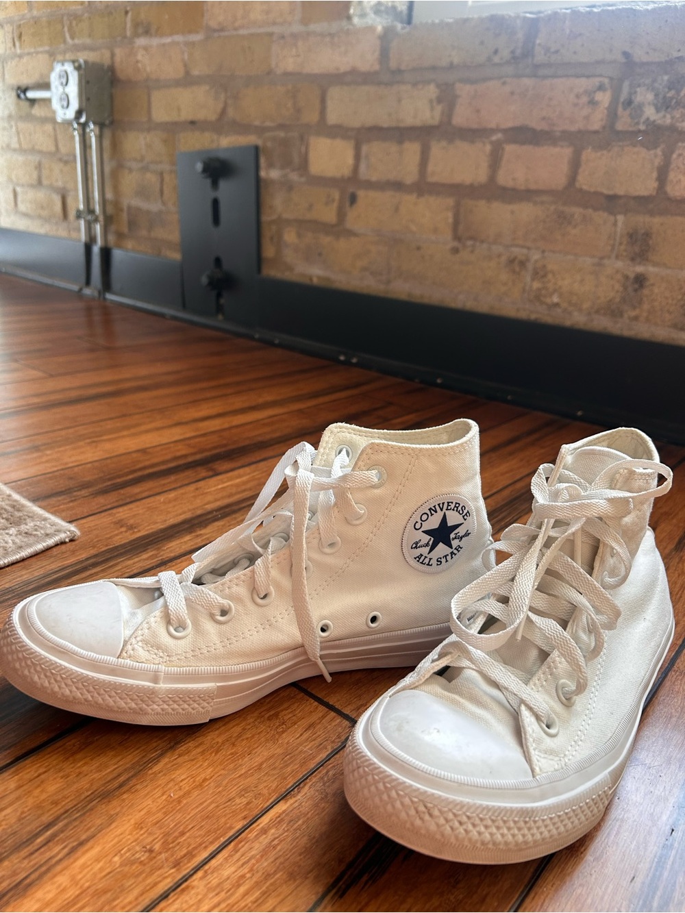 Converse All Stars All White High-Top Sneakers Size 8 - Picture 4 of 9